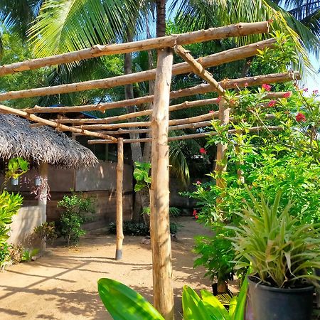 Eastwind Surf Camp Hotel Arugam Bay Exterior photo