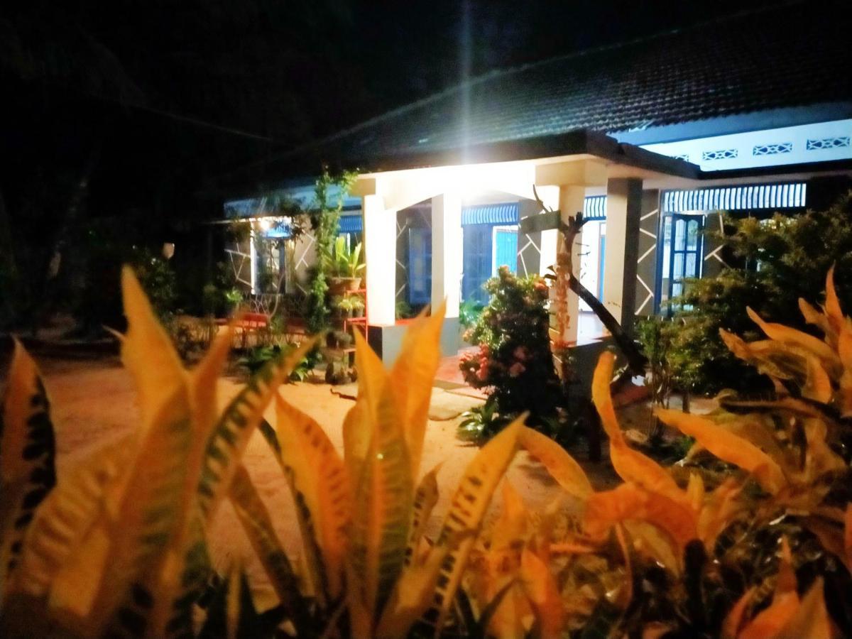 Eastwind Surf Camp Hotel Arugam Bay Exterior photo
