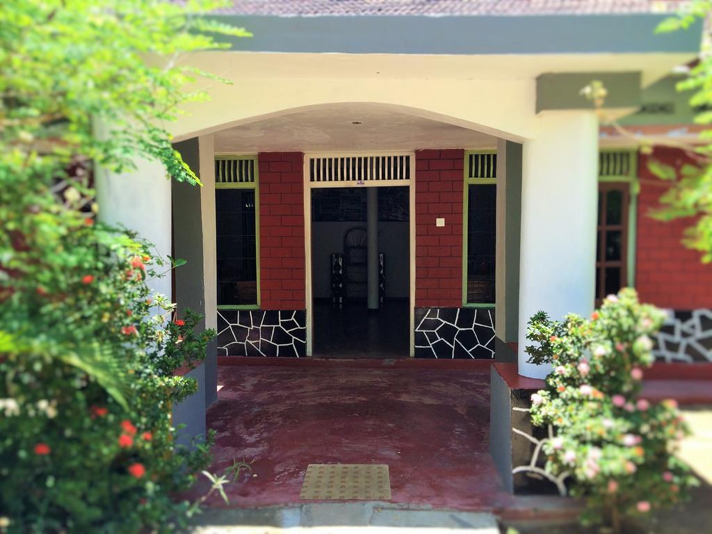 Eastwind Surf Camp Hotel Arugam Bay Exterior photo