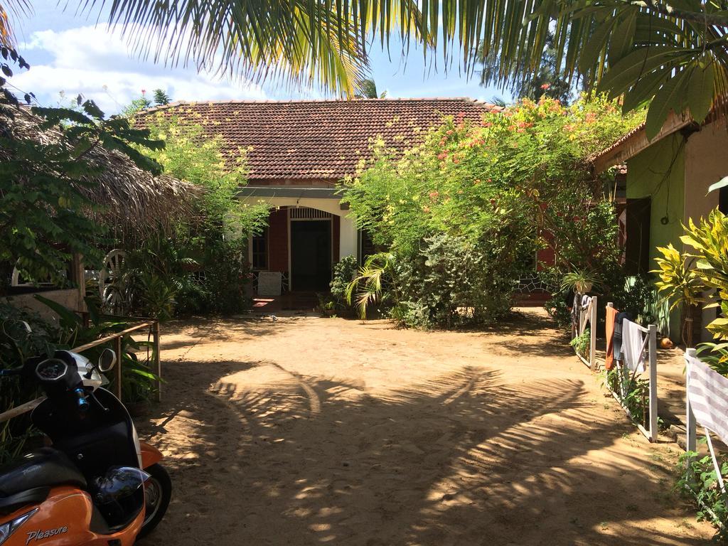 Eastwind Surf Camp Hotel Arugam Bay Exterior photo